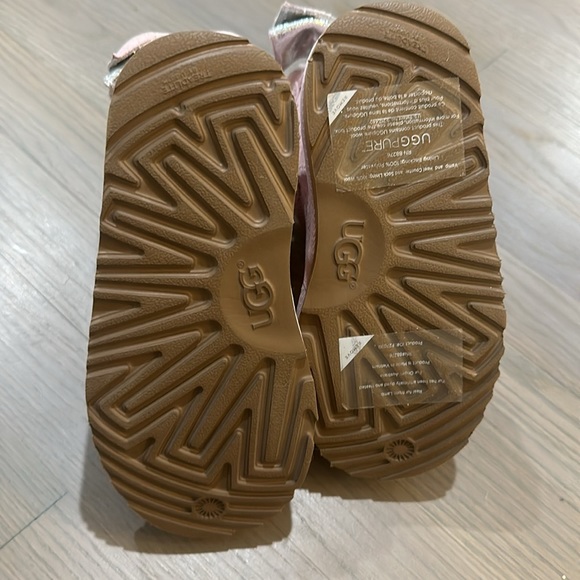 Never Worn Stargirl Classic Mini II Bow Uggs Size 12 - Picture 3 of 5